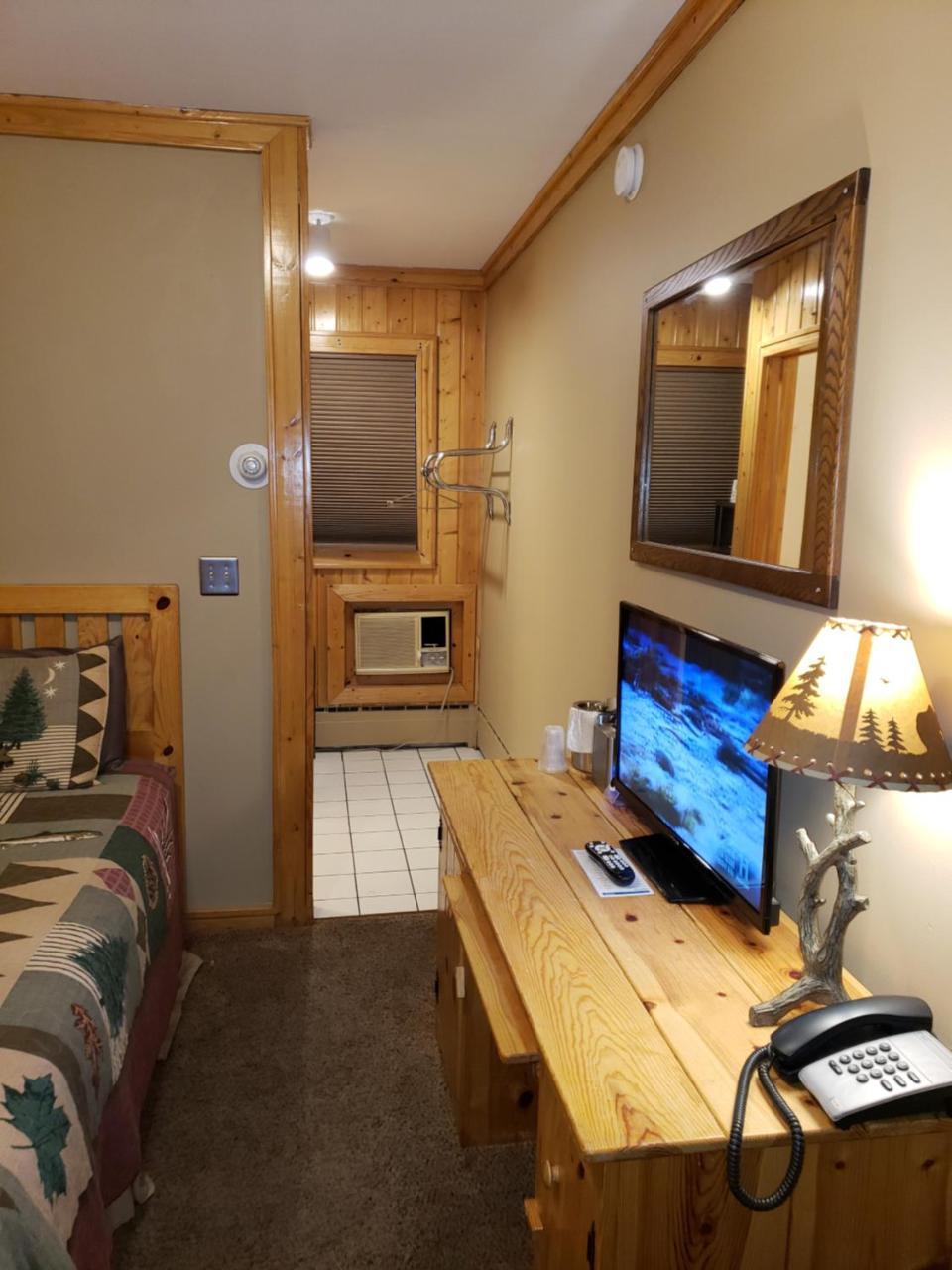 Willard Munger Motel 2*
