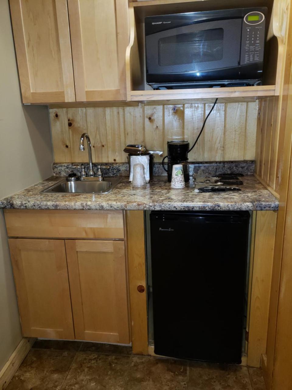 Willard Munger Motel 2*
